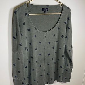 Green long sleeve light sweater with black stars brand lucky